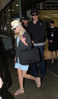 Reese Witherspoon feet photo thumbnail