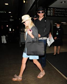Reese Witherspoon feet photo thumbnail