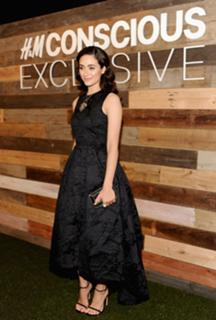 Emmy Rossum feet photo thumbnail