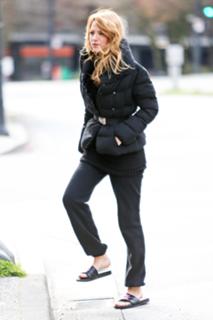 Blake Lively feet photo thumbnail