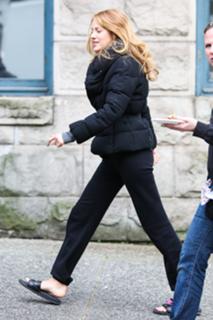 Blake Lively feet photo thumbnail