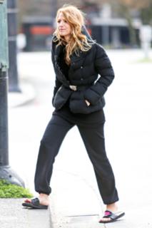 Blake Lively feet photo thumbnail