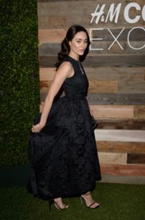 Emmy Rossum feet photo thumbnail