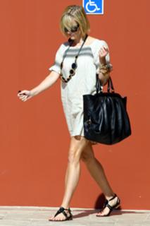 Reese Witherspoon feet photo thumbnail