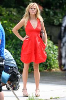 Reese Witherspoon feet photo thumbnail