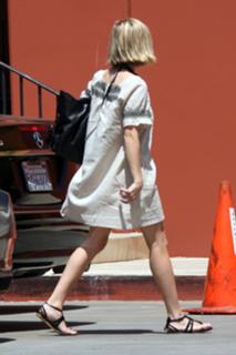 Reese Witherspoon feet photo thumbnail