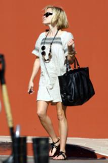 Reese Witherspoon feet photo thumbnail