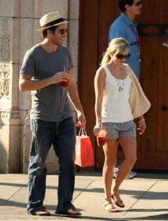 Reese Witherspoon feet photo thumbnail