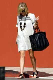 Reese Witherspoon feet photo thumbnail