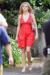 Reese Witherspoon feet photo thumbnail