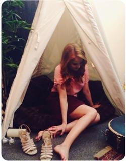 Debby Ryan feet photo thumbnail