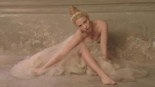 Shakira feet photo thumbnail