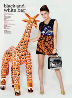 Zoey Deutch feet photo thumbnail