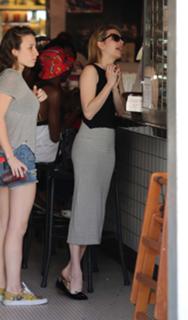 Emma Roberts feet photo thumbnail