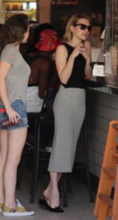 Emma Roberts feet photo thumbnail