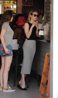 Emma Roberts feet photo thumbnail