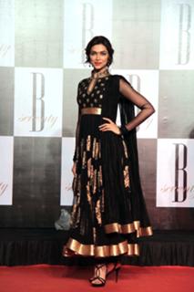 Deepika Padukone feet photo thumbnail