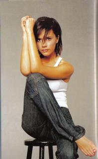 Victoria Beckham feet photo thumbnail