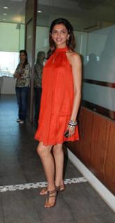 Deepika Padukone feet photo thumbnail