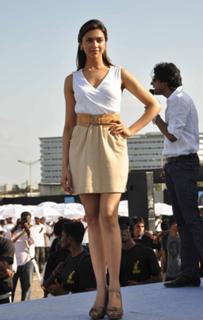 Deepika Padukone feet photo thumbnail