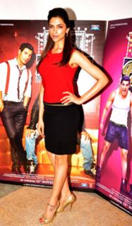 Deepika Padukone feet photo thumbnail