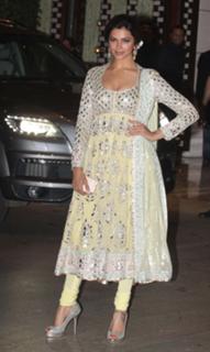 Deepika Padukone feet photo thumbnail