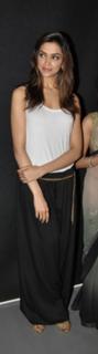 Deepika Padukone feet photo thumbnail