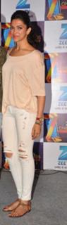 Deepika Padukone feet photo thumbnail