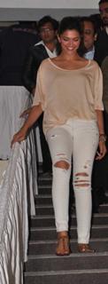 Deepika Padukone feet photo thumbnail
