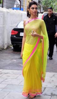 Deepika Padukone feet photo thumbnail