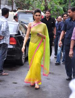 Deepika Padukone feet photo thumbnail