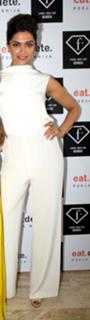 Deepika Padukone feet photo thumbnail