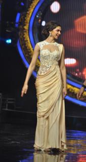 Deepika Padukone feet photo thumbnail