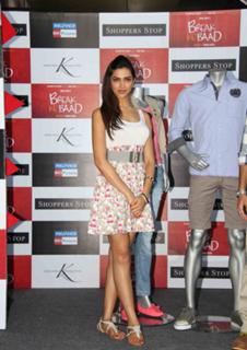 Deepika Padukone feet photo thumbnail