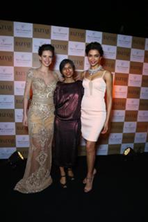Deepika Padukone feet photo thumbnail