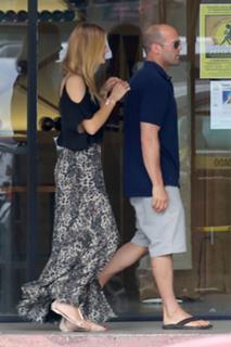 Rosie Huntington-Whiteley feet photo thumbnail