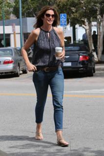 Cindy Crawford feet photo thumbnail