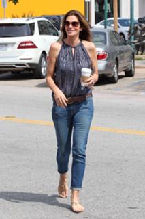 Cindy Crawford feet photo thumbnail