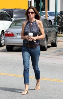 Cindy Crawford feet photo thumbnail
