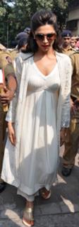Deepika Padukone feet photo thumbnail