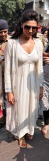 Deepika Padukone feet photo thumbnail