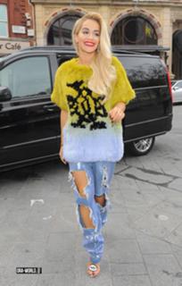 Rita Ora feet photo thumbnail