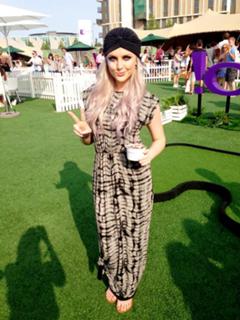 Perrie Edwards feet photo thumbnail