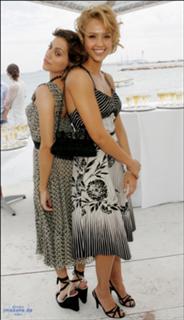Brittany Murphy feet photo thumbnail