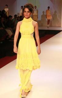 Kangana Ranaut feet photo thumbnail