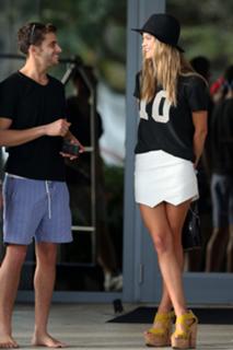 Nina Agdal feet photo thumbnail