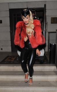 Rita Ora feet photo thumbnail