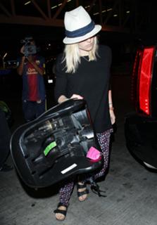 Kristen Bell feet photo thumbnail