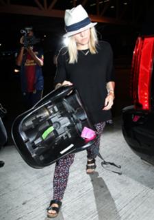 Kristen Bell feet photo thumbnail