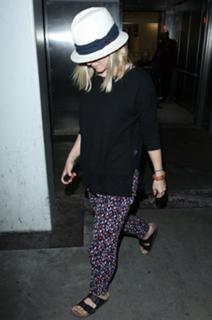Kristen Bell feet photo thumbnail